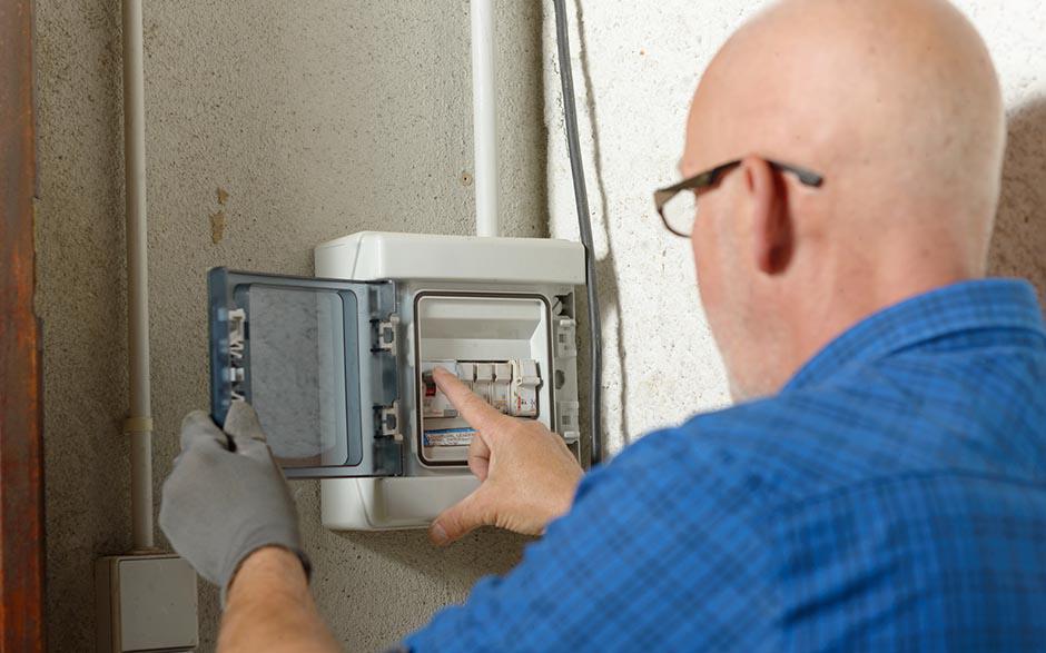 prix d'un électricien Suresnes